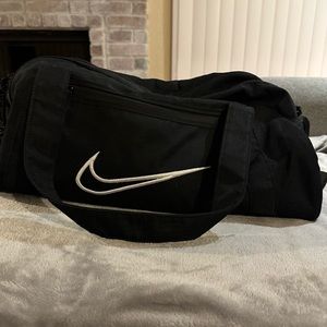 Nike youth duffle bag